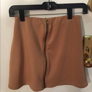 Boohoo nude zip up skirt.